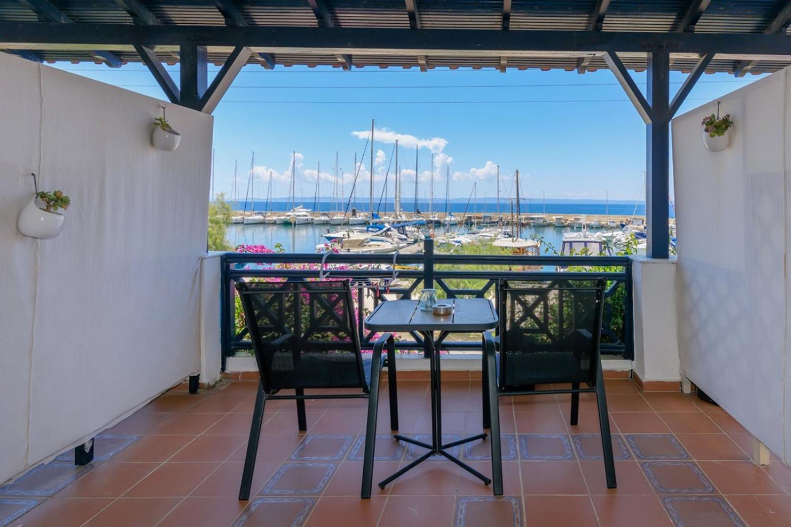 Nikiti Seafront Blue Apartamento Exterior foto